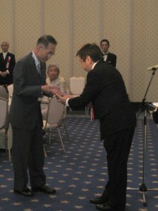 退任理事への感謝状贈呈